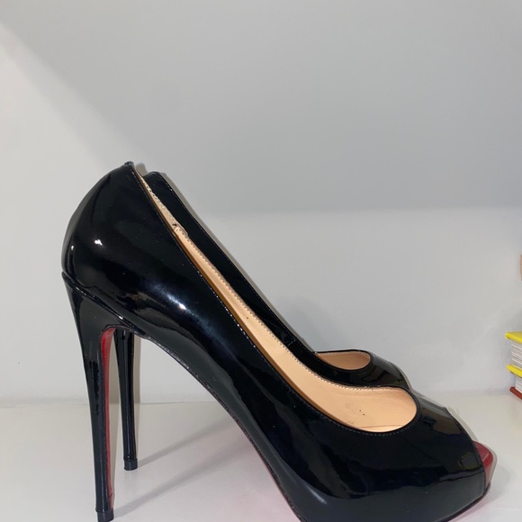 Louboutin Very Privé Shoes - Picture 4 of 9